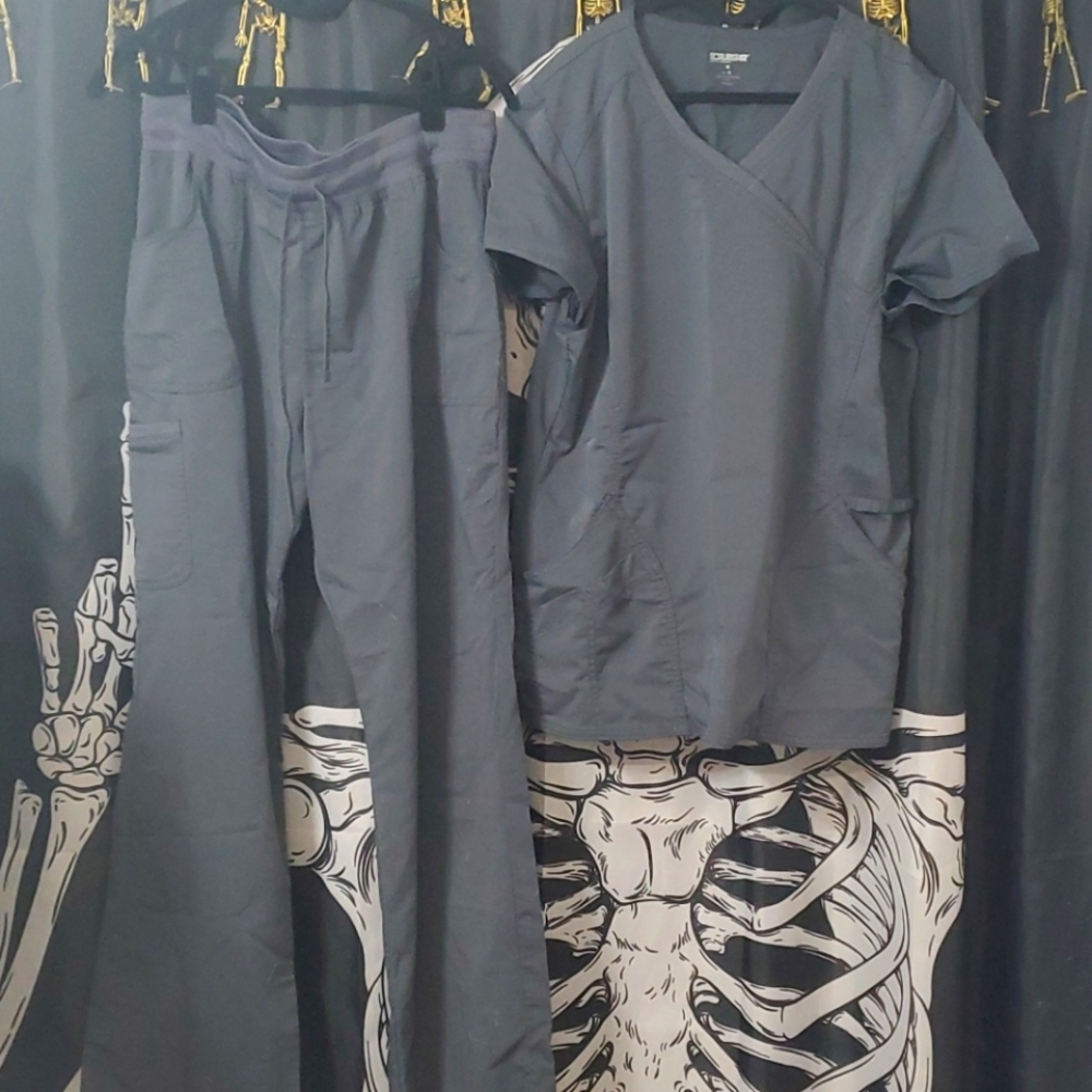 Scrub set